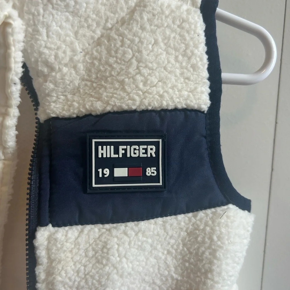 Tommy Hilfiger fleece vest‎ size 3/6 months - Picture 3 of 5